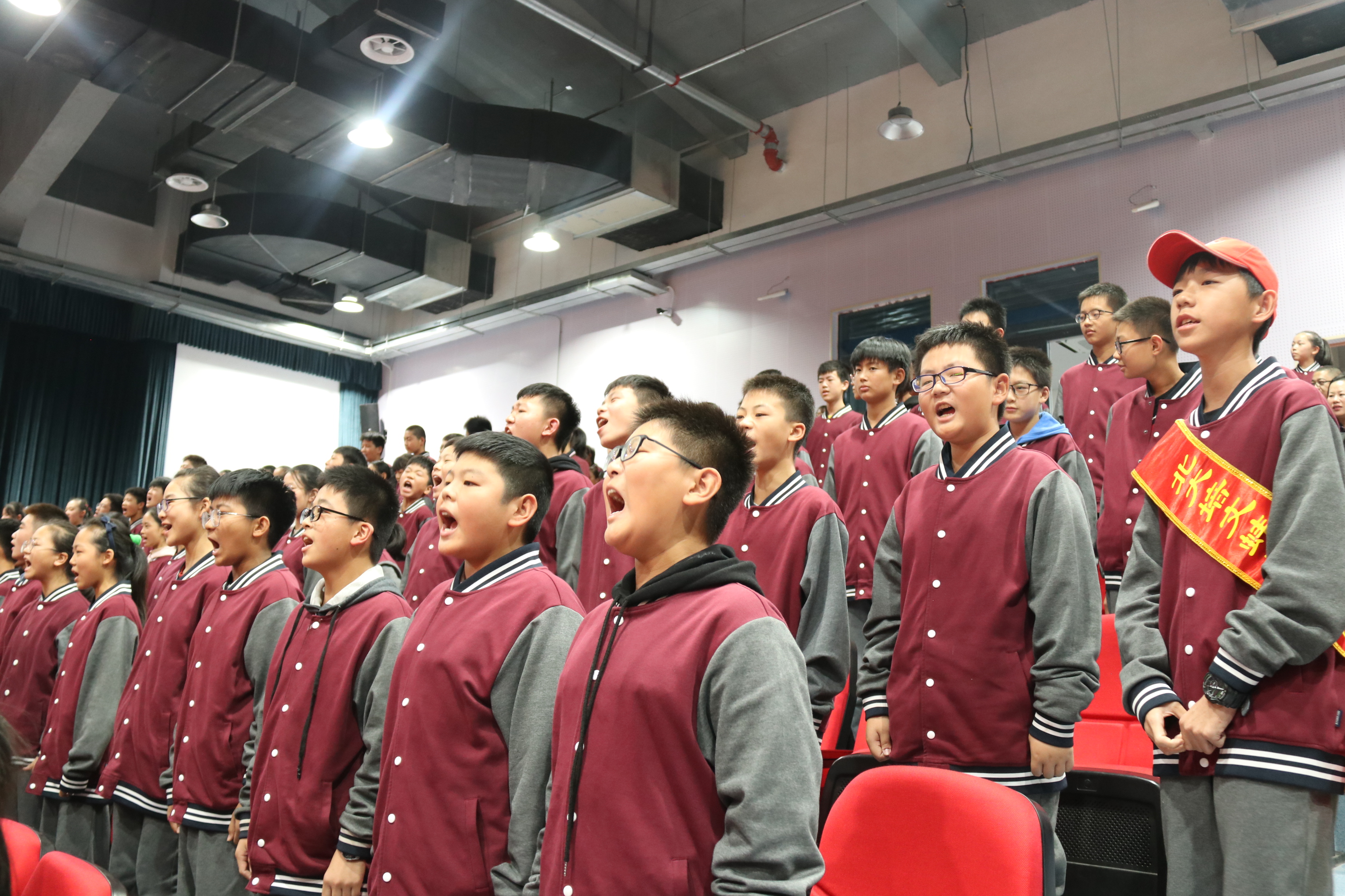 家長與學校向規范要質量，榮譽與誓言共守護伴成長丨北大培文蚌埠實驗學校舉行七年級家長會暨月考表彰大會