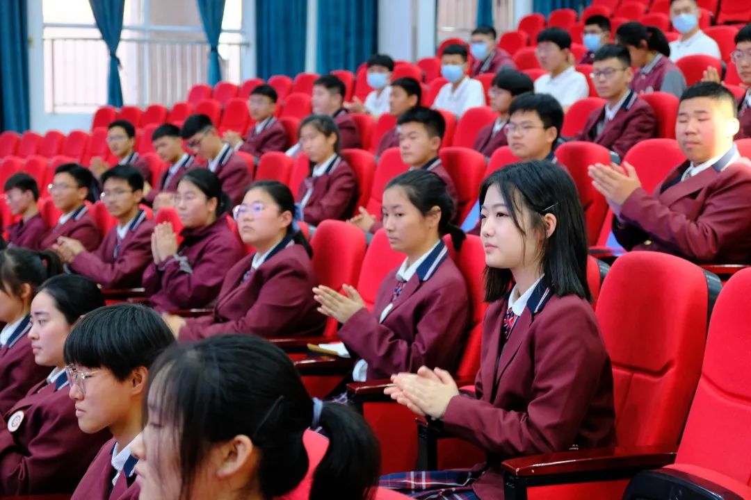 你好，新團員！北大培文蚌埠實驗學校2022年集中示范入團儀式暨十四歲集體生日活動
