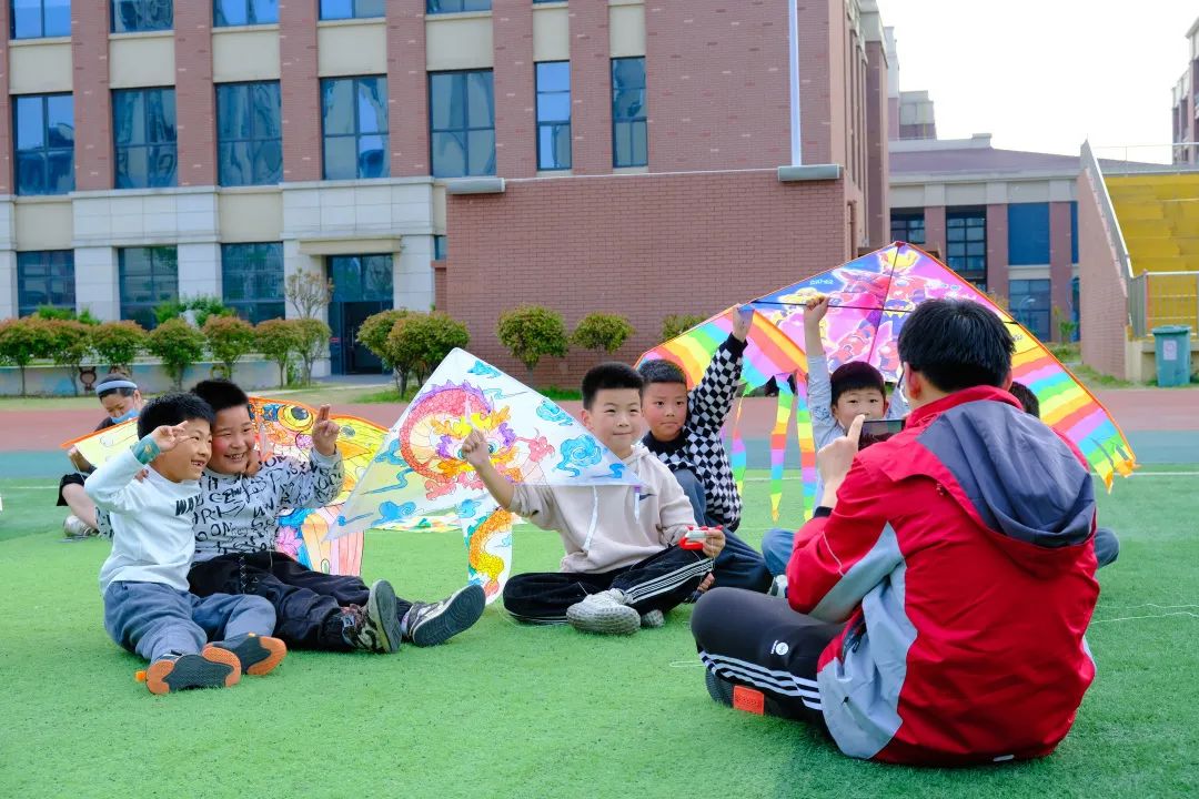七彩童年，放飛夢想 | 蚌埠博雅培文一年級親子風箏節